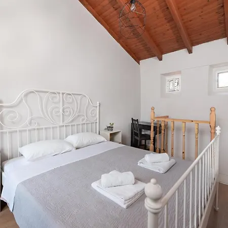Modern House With Courtyard Nearby The Old Town Daire